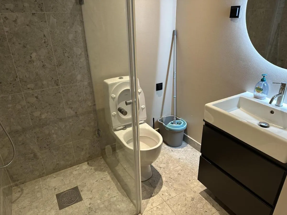 Small 2 Room Apartment In סולנטונה