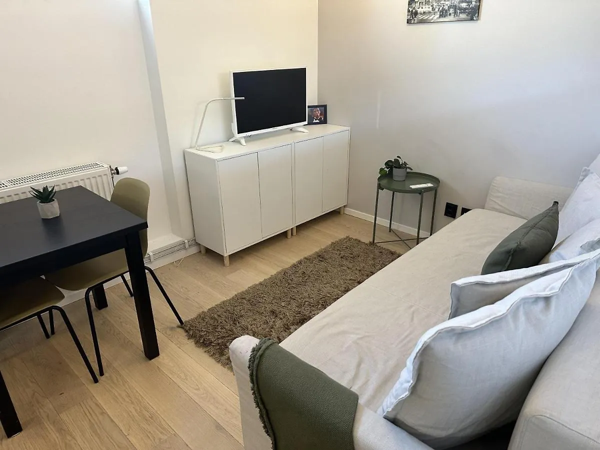 Small 2 Room Apartment In סולנטונה